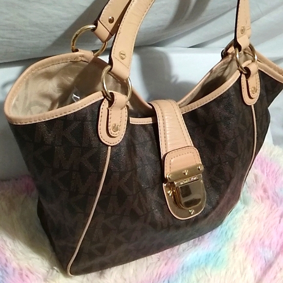 EASTER SALE! Authentic Michael Kors Jet Set Two Way  Shoulder bag Gently Used - Picture 14 of 16